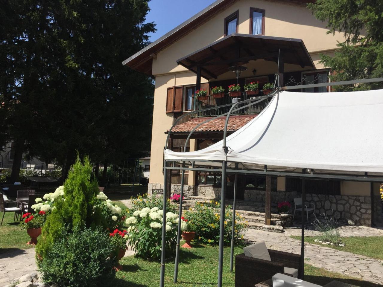 Villa Dei Pini Pescasseroli Bagian luar foto